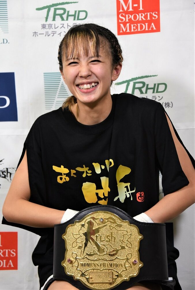 菅原美優、初のKO勝利も「物足りない」直後に語った不満 「カワイイ」から「カッコいい」へと進化した23歳が見据えるのは世界 1枚目