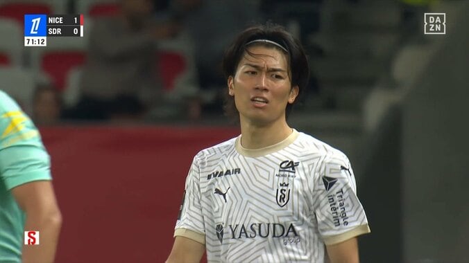 これでカード？中村敬斗がイエロー判定に抗議「意図的じゃないでしょ」相手の顔面を直撃する“誤爆エルボー”の瞬間 5枚目