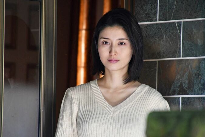 橋本マナミ、ホステス役で安田顕をメロメロに！？ドラマ『『アリバイ崩し承ります』 3枚目