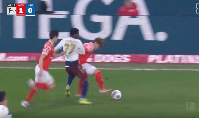 【写真・画像】「キレてるな」佐野海舟、“神タッチ”で2人置き去り「すげえ」「上手すぎだろ」超速ボール奪取→密集地帯をドリブル突破　1枚目