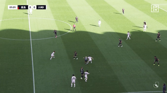 巧みにターンする大島