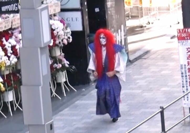 【写真・画像】有名男性タレント、衝撃の姿で六本木を激走「背高い!」「手足が長い!」 1枚目