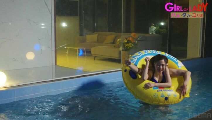 バツイチ水着美女と1つの浮き輪に入ってイチャイチャ…抜け駆け行為に同棲中のグラドルが怒り「何やってんの?」