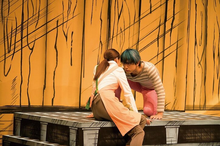 映画『猫は抱くもの』吉沢亮の“猫”すぎる場面写真解禁