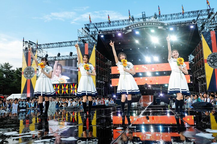 欅坂46『欅共和国』今年も大盛況で閉幕！ MCでは11ヶ月ぶりの「てち」照れ笑い