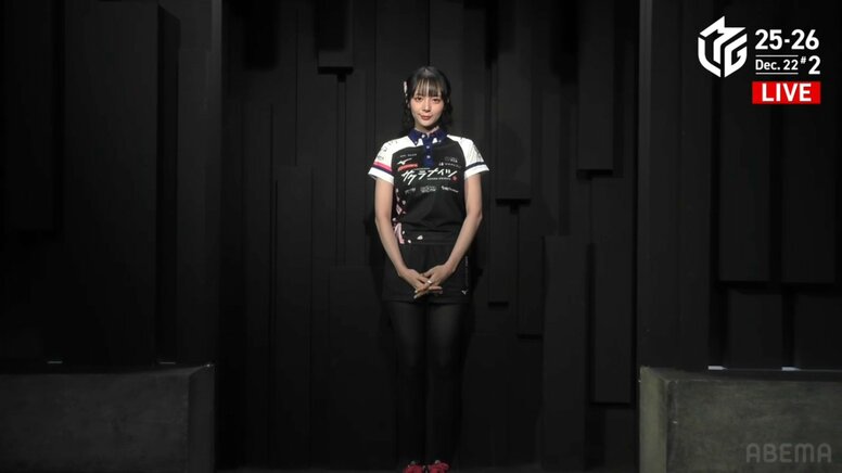 さすがモデル！岡田紗佳、ワンポイントの髪留めでおしゃれ度が急上昇「おかぴ可愛い」抜群ボディも万全「凄いスタイル」と喜びの声／麻雀・Mリーグ