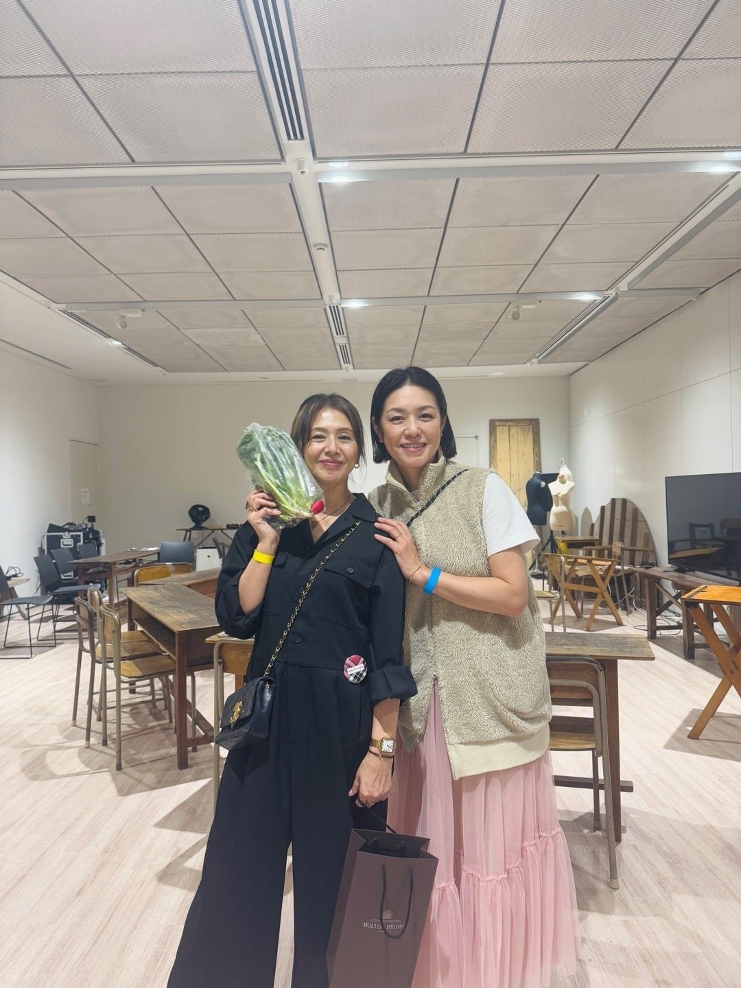 加藤紀子&小泉今日子の2ショットにファン歓喜「奇跡のツーショット」「可愛すぎる」 | 話題 | ABEMA TIMES | アベマタイムズ