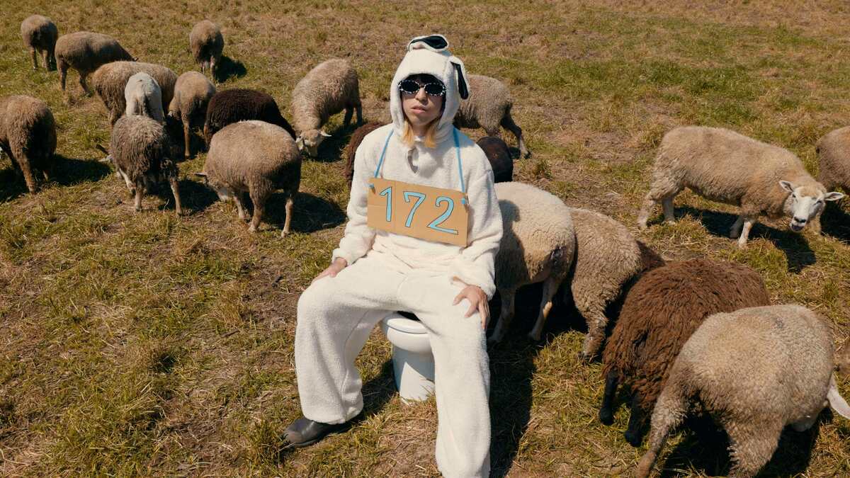 SUSHIBOYSのFARMHOUSEが寝れないときに数える羊の視点、心情を歌った