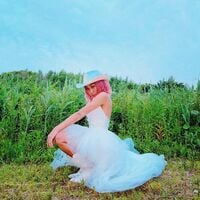 青山テルマ、貴重な“純白のドレス姿”を披露 「こういう雰囲気も好き」「似合う！」と称賛の声