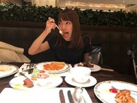 アレクサンダー『やけ食いする のんちゃん‼️』