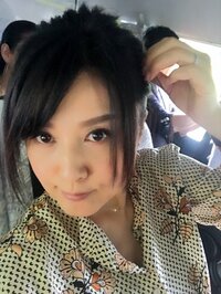 藤原紀香、“秋の装い”写真を公開「秋桜が咲いています」