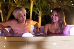 初対面から意気投合…グラマラス美女とイケメンマッチョが夜のジャグジーで密着『シャッフルアイランド』第2話