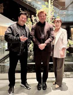 北斗晶、夫・佐々木健介と“元弟子”との3ショットを公開「今では、立派な日本を代表するトップレスラーの一人」