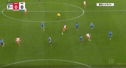 「変態パス！」「これはエグい」完璧すぎる“神スルーパス”を炸裂した瞬間　”バイエルンの未来”が正確無比のコントロールで守備陣を切り裂いた圧巻テクニック