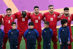 【W杯】イラン代表、なぜ国歌斉唱を拒否？　ファンも大ブーイングの異様な光景に注目「世界で最も勇敢なチーム」