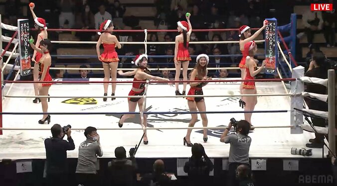 が、あらぬ方向に剛速球