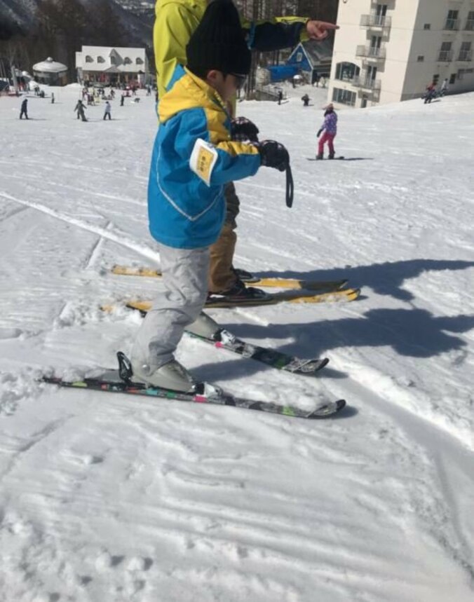 杉浦太陽、長男が初スキーに挑戦「上から見る景色に大興奮！！」 2枚目