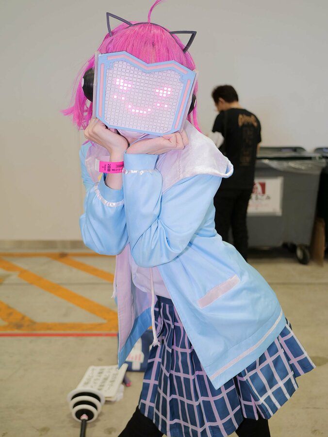 [Photos/Images] Ajuster des erreurs de 0,1 mm à la lime... Le cosplay high-tech de Rina de Love Live!, fruit d'un travail colossal sur son panneau d'affichage 6th