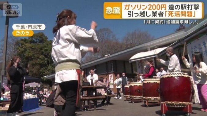 太鼓を運ぶには、車4台が必要