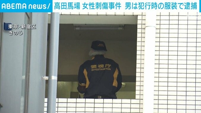 マンションで現場検証を行う警察