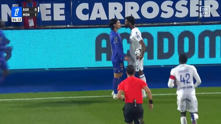 【映像】スローイン妨害→怒りのフェイスオフ