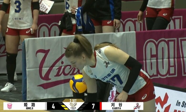 女子バレー、サーブで珍しい光景 コートを大きく外れ客席に“ズドン” まさかの出来事に実況も「これは随分と…」