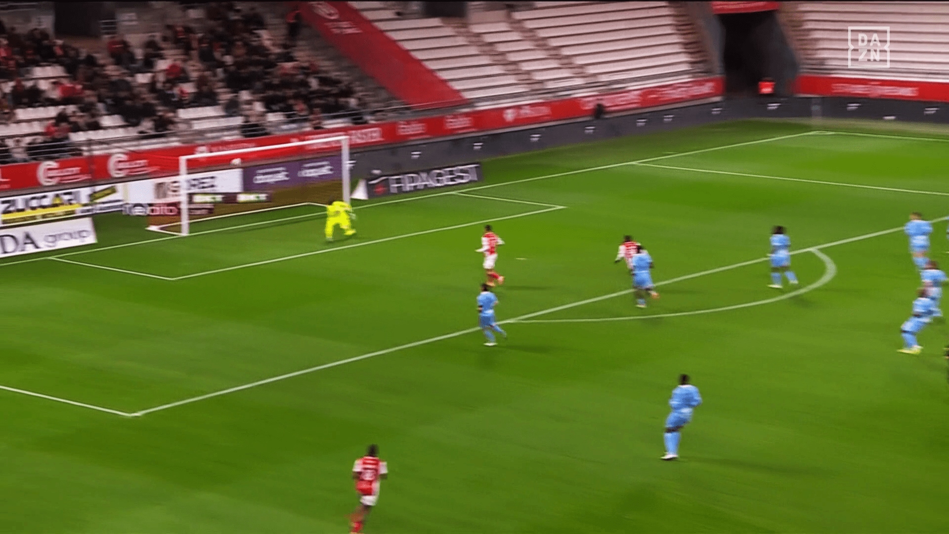 GKも見送るだけのゴラッソ