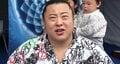 翔猿、パリジェンヌと2ショット カメラが捉えた大相撲パリ公演の活況＆歓迎ぶりを物語る一コマ