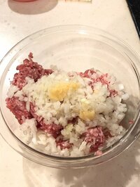 みきママ『お弁当です「お肉屋さん風肉団子弁当」』