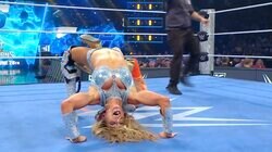 お騒がせ女子レスラー、すごい角度の“ブリッジ固め”に悶絶→まさかの行動にツッコミ殺到「いやー早かった」