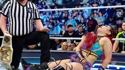女子レスラーがベルト悪用で“疑惑の王座防衛” 「またしょっぱい勝ち」「仕事が完璧」物議醸す決着に賛否噴出