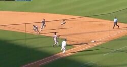 もうワケわからん！ 大谷翔平の“足”でまさかの展開「エグいな」相手野手が混乱… とんでもないスピードの“爆速内野安打”