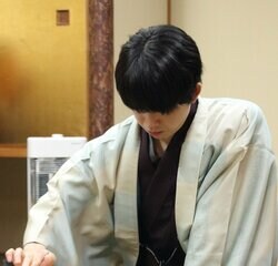 「待ってました！」藤井聡太王将、約2カ月ぶりの“生”公式戦にファン歓喜「やっぱ対局姿最高にかっこいいな」