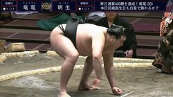 力士の個性的な“腰振り”に館内ザワつく 「何だこの動きｗ」「尻芸インパクト強すぎ」ネットも騒然