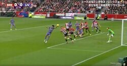 「日本人はできない！」「ズル賢い」リバプール遠藤航が“神の手”シュートを炸裂した瞬間　審判も騙された？物議を醸すマラドーナばりのミラクルプレー