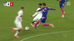 これがファウル？日本代表MF、爆速ダッシュでボール回収するもまさかのジャッジに不満露わ「ボールに行ってますけどね」