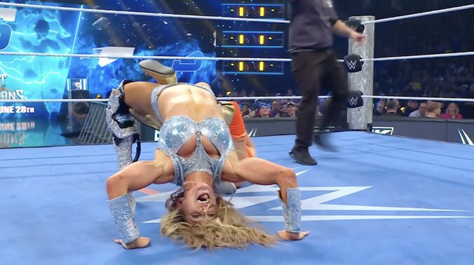 【映像】たまらず悶絶…“すごい角度”の8の字ブリッジ固め