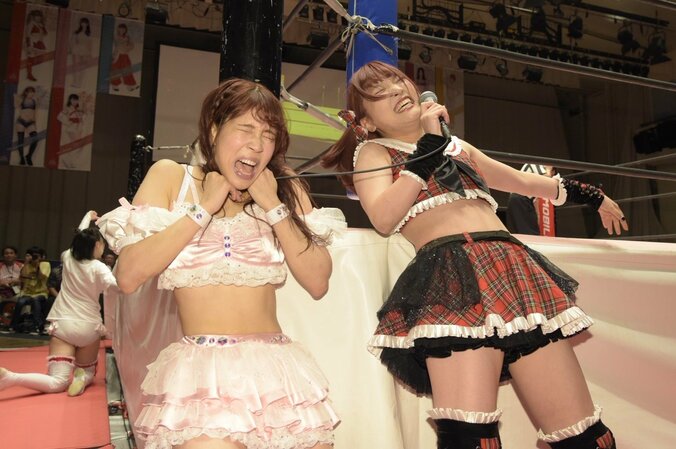 「世界一可愛いのは？」伊藤麻希、場外戦のマイクで大暴れ！　東京女子プロレス、世界を見据え2週連続の王座戦 1枚目
