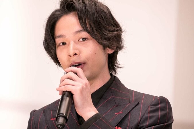 中村倫也、『孤狼の血』狂犬役に「緊張で眠れなかったです…8時間くらいしか（笑）」 3枚目