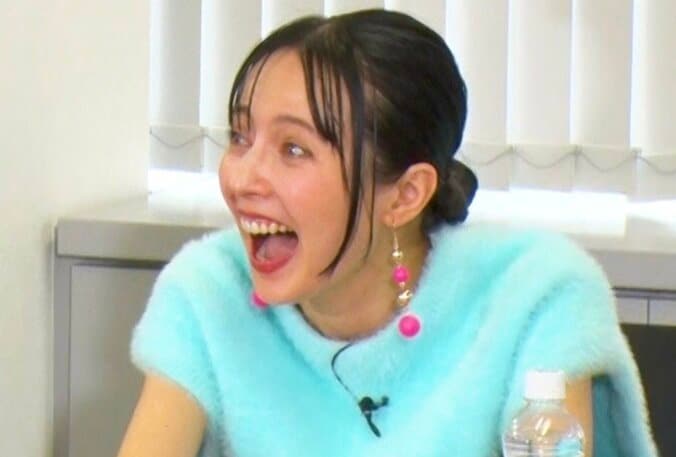 【写真・画像】ベッキー、“ムッチムチ”タンクトップ姿で登場した人気芸人に大爆笑 1枚目