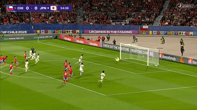 信じられない！ 日本代表キャプテンが“ど真ん中チップキック”の衝撃PK「強心臓すぎる」「もうセルヒオ・ラモスなのよ」市原吏音が大ブーイングを吹き飛ばす【U-20W杯】 3枚目