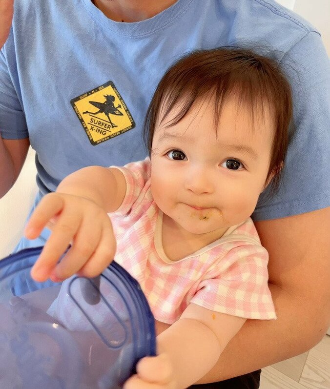 川崎希、生後9か月の娘の歯が生え始めていることを報告「だんだん増えてきたよん」 1枚目