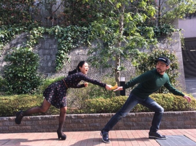 山田孝之　2人の姉との3ショット公開され「美男美女」と称賛 2枚目