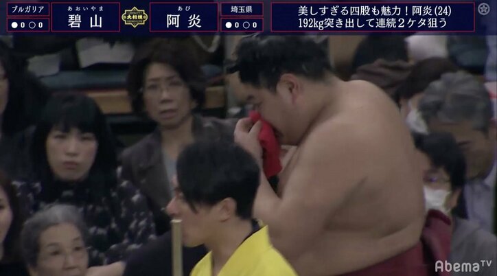 阿炎、土俵際で落とし穴…突っ張りいなされ土俵下に“顔面ダイブ”でファン「顔から落ちたー」