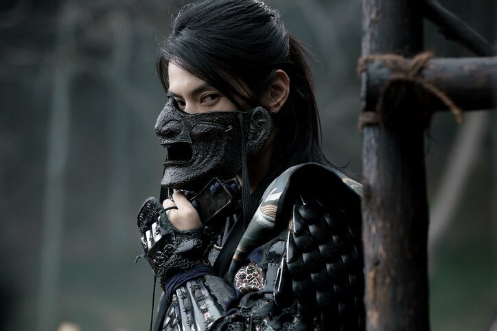 渡邊圭祐、戦国の世を攪乱する“超悪役”に大抜擢 不気味な殺陣シーンは「僕元来の動き（笑）」 映画『ブレイブ -群青戦記-』インタビュー