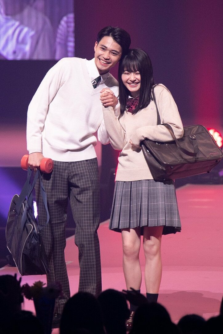 竹内涼真＆浜辺美波、新田真剣佑のサプライズ登場に大歓声！ -Seventeen 夏の学園祭2018【画像集】