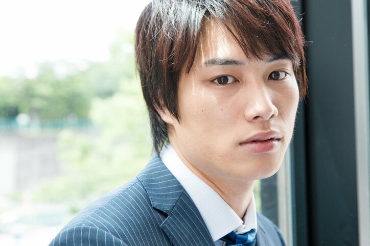 『あなそれ』鈴木伸之インタビュー「涼太のワインのシーンには笑いました」