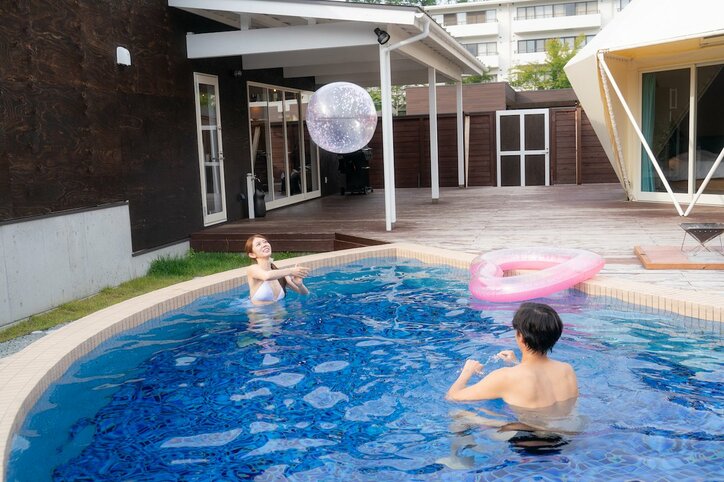 【写真・画像】「全部密着してる」水着美女とプールで20分以上いちゃいちゃ 驚異の寸止めテクに衝撃　2枚目