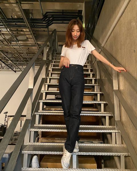 柏木由紀 スタイル抜群の 脚長デニムコーデ を披露し称賛の声 ゆきりん最強 羨ましすぎる 話題 Abema Times