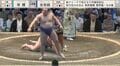 「なんやねん今の」前頭が大関を発生割合0.03％の珍手で撃破 鮮やかな超レア技に館内大興奮「いろんな技があるのね」「こんなことも出来るのか」